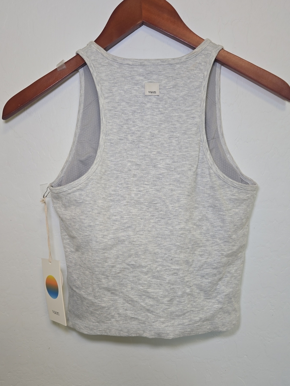 Vuori Pose Plyo Tank Top White Heather Gray Cropped Athleisure Size M NWT - Picture 7 of 14